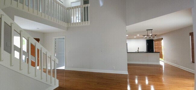 Building Photo - 12570 Shoreside Ln