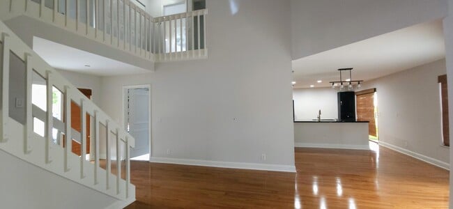 Foto del edificio - 12570 Shoreside Ln