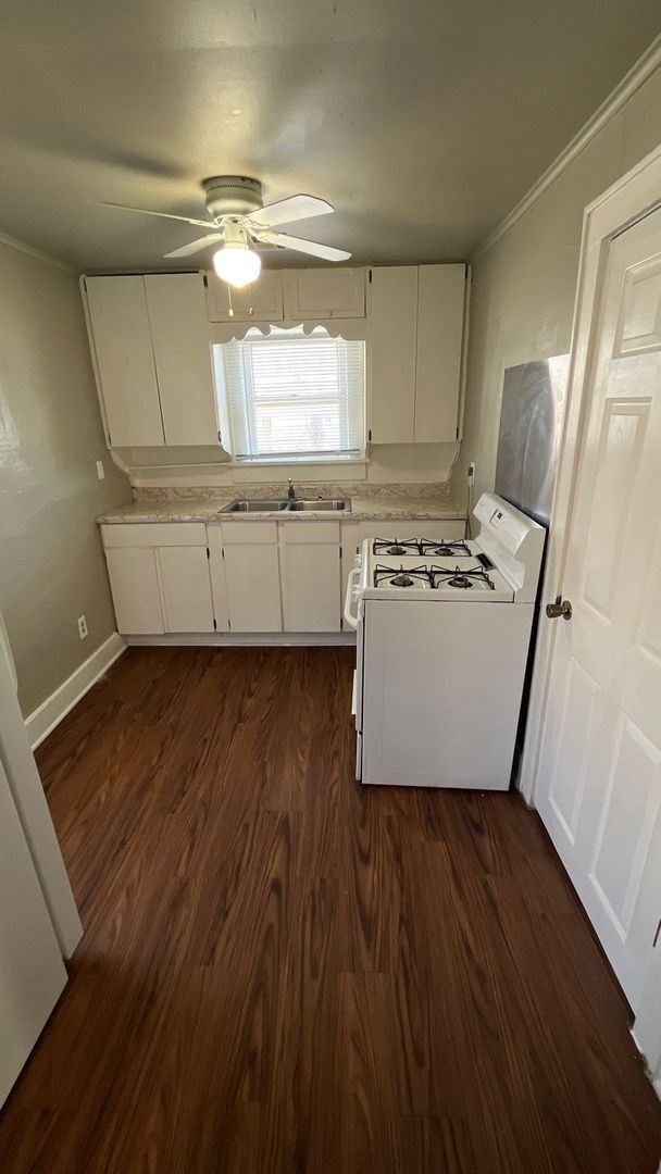 Building Photo - Remodeled, charming 2 bedroom, 1 bath home...