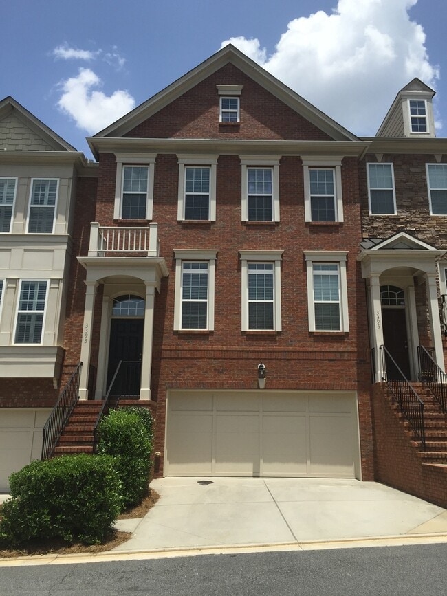 Wonderful 3 Bed 3.5 Bath Townhome in Vinings! - Wonderful 3 Bed  3.5 Bath Townhome in Vinings!