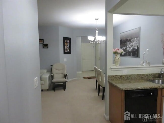 Foto del edificio - 2221 Edward Stec Blvd