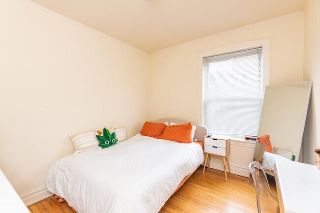 Foto del edificio - 2 bedroom in Chicago IL 60657