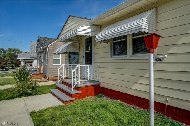 Building Photo - 4407 Woodway Ave