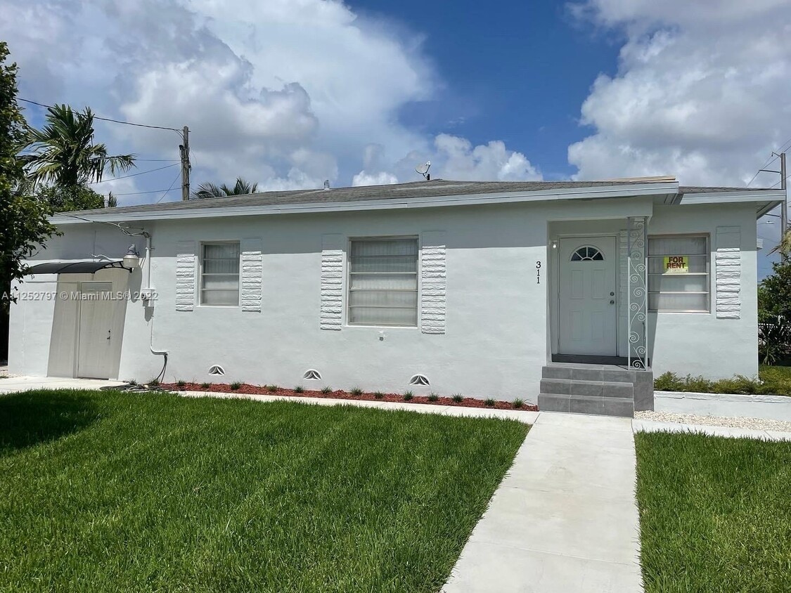 Primary Photo - 311 NW 61st Ave
