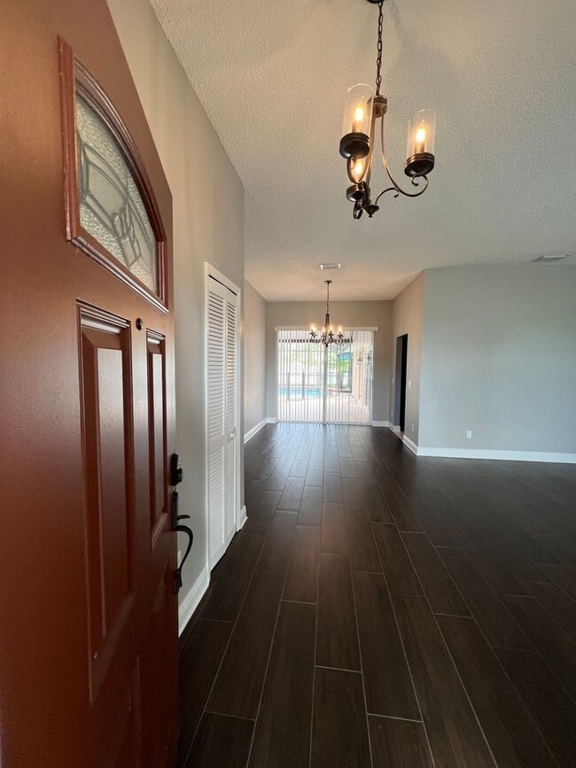 Building Photo - Fountain Lakes Community