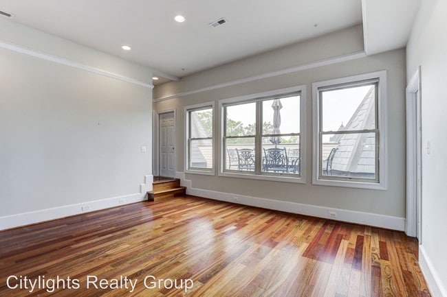 Building Photo - 2 br, 2 bath House - 315 12th St. NE #301
