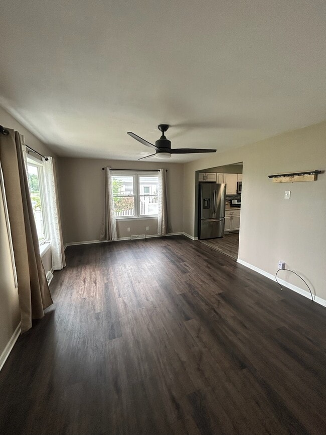 Living room - 626 W State Road 8