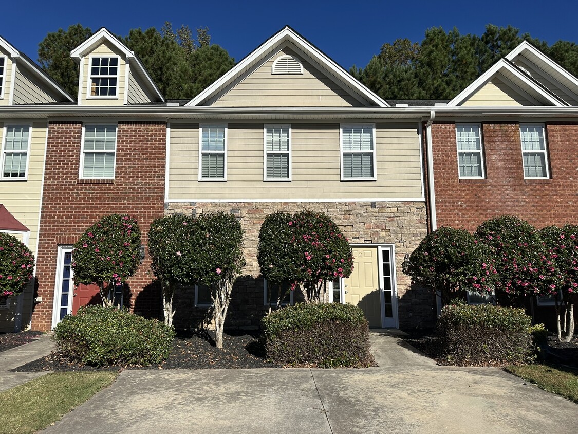 TH2 FRONT - 122 Crown Point Dr