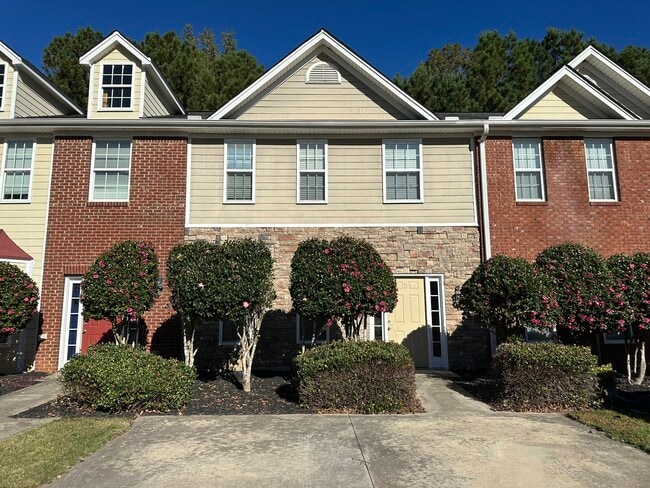 TH2 FRONT - 122 Crown Point Dr TH2 FRONT - 122 Crown Point Dr