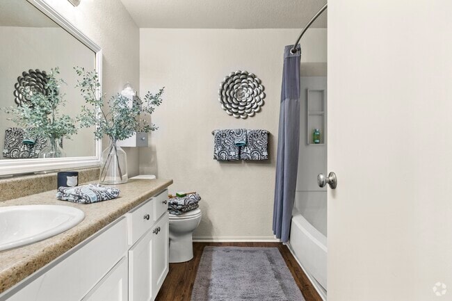 View of guest bathroom - Shadowbrook
