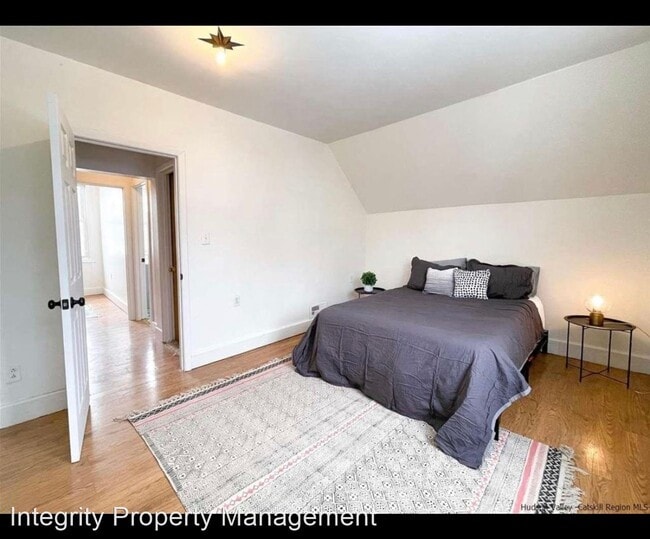 Building Photo - 3 br, 1 bath House - 48 Elmendorf St.