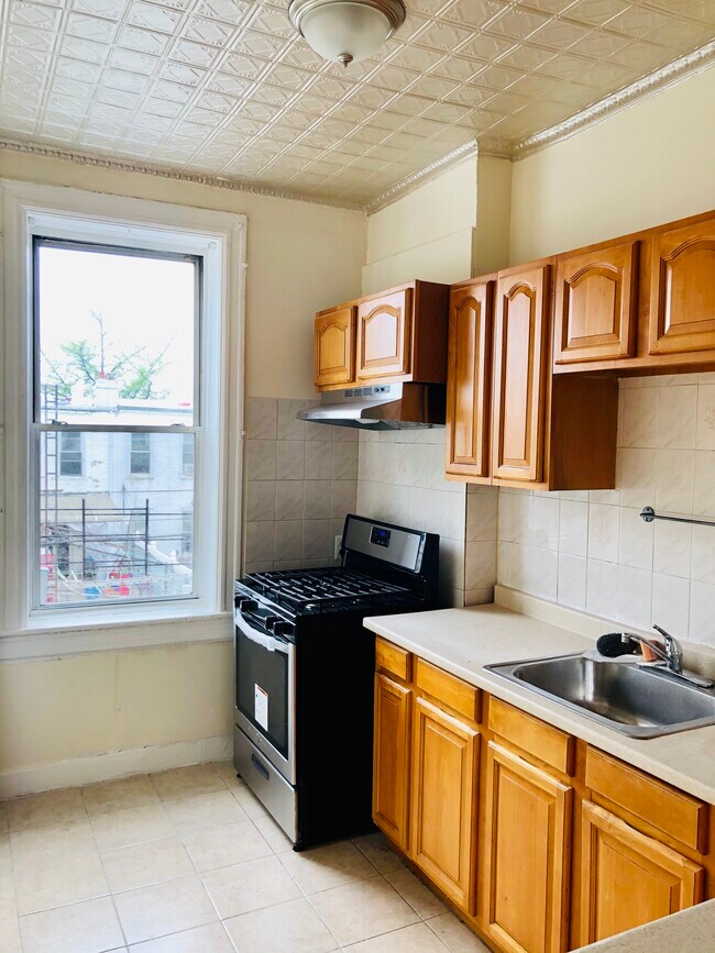 Building Photo - 650 44th St