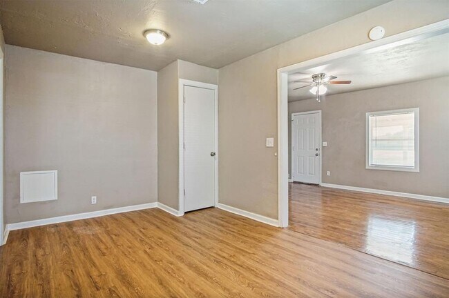 Building Photo - 406 Mid-America Blvd