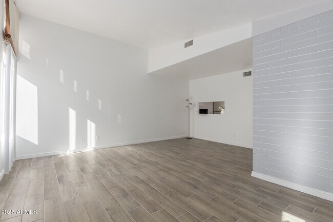 Foto del edificio - 1622 E Campbell Ave