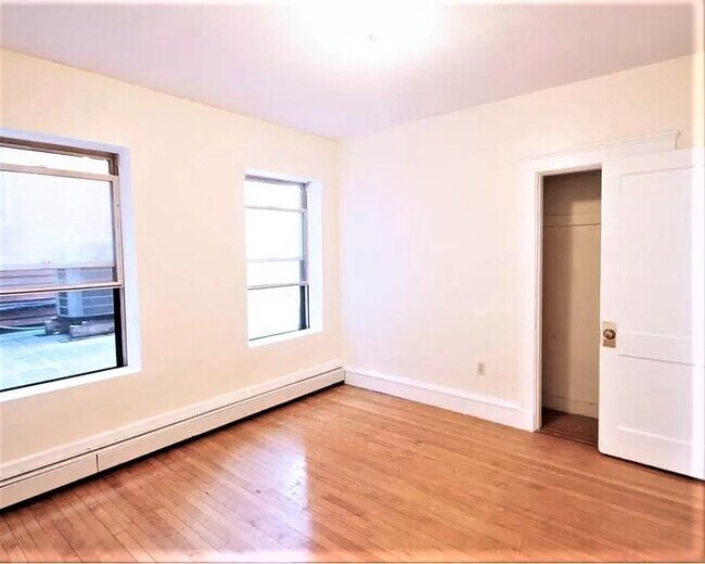 large bedroom - 366 Centre St