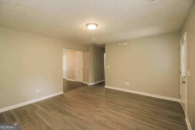 Foto del edificio - 8303 Lakeview Dr SW