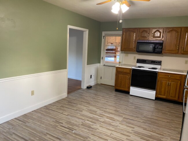 Building Photo - 308 N Academy Dr
