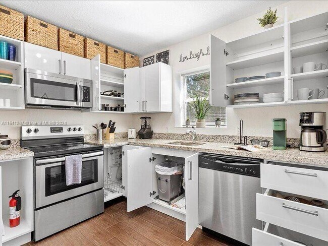 Foto del edificio - 30 NW 53rd St