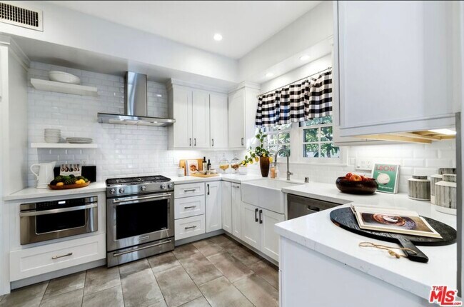 Foto del edificio - 420 S Barrington Ave