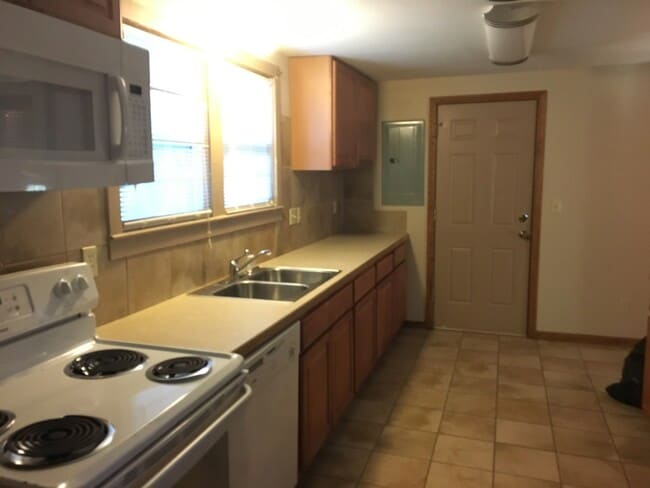 Building Photo - WH-Main Duplex
