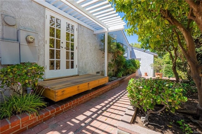 Building Photo - 4020 Vía Picaposte