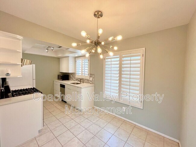 Foto del edificio - 2160 S Palm Canyon Dr
