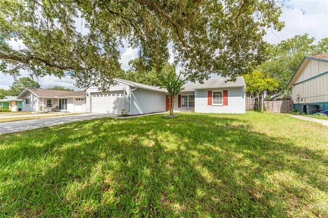 Foto del edificio - 5010 Larch Ln