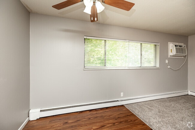 1BR, 1BA - 750 SF - Dining Room - Urban Green Apartments