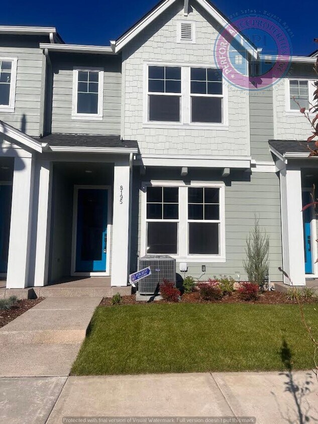 Primary Photo - Newer Home in Sought After Reed's Crossing...