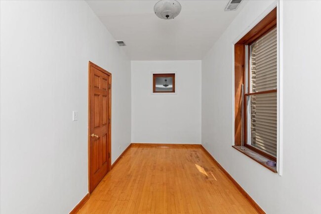 Building Photo - 2 bedroom in Chicago IL 60647