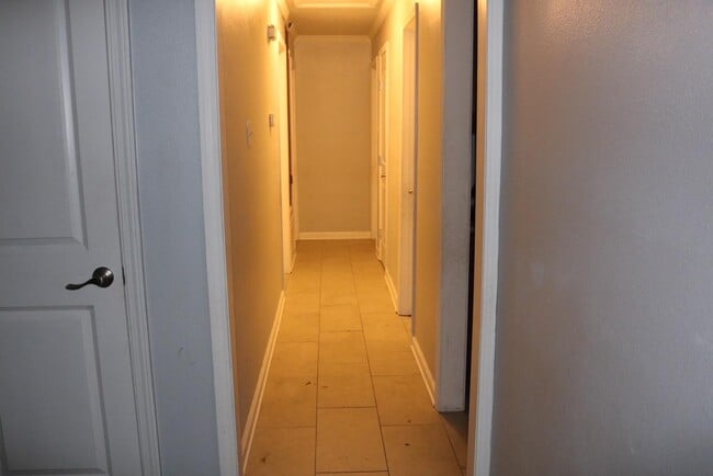 Building Photo - 761 E Versailles Dr