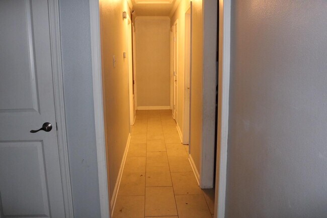 Foto del edificio - 761 E Versailles Dr
