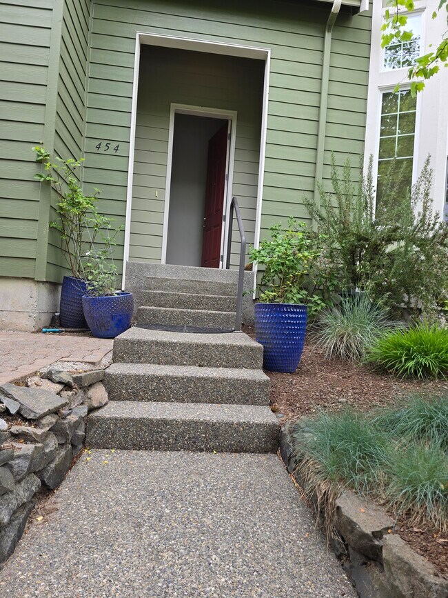 Foto del edificio - 454 Shelton Pl NE