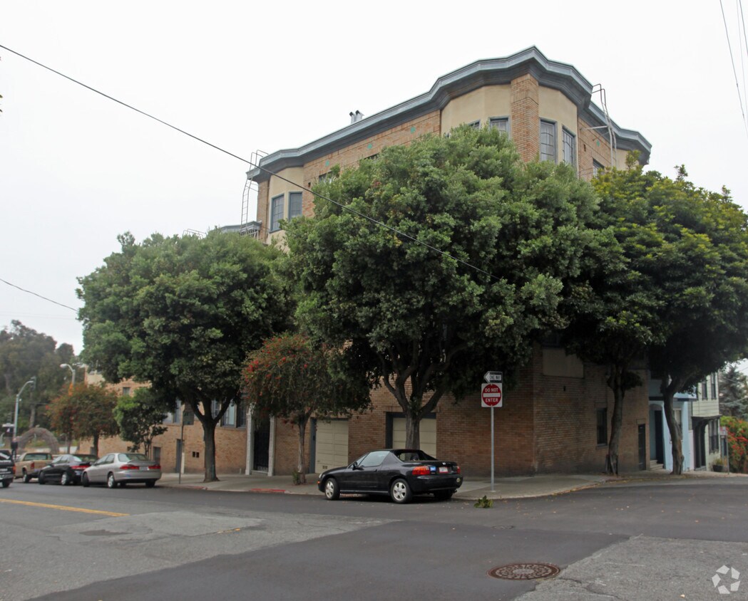 Building Photo - 350 Laguna St