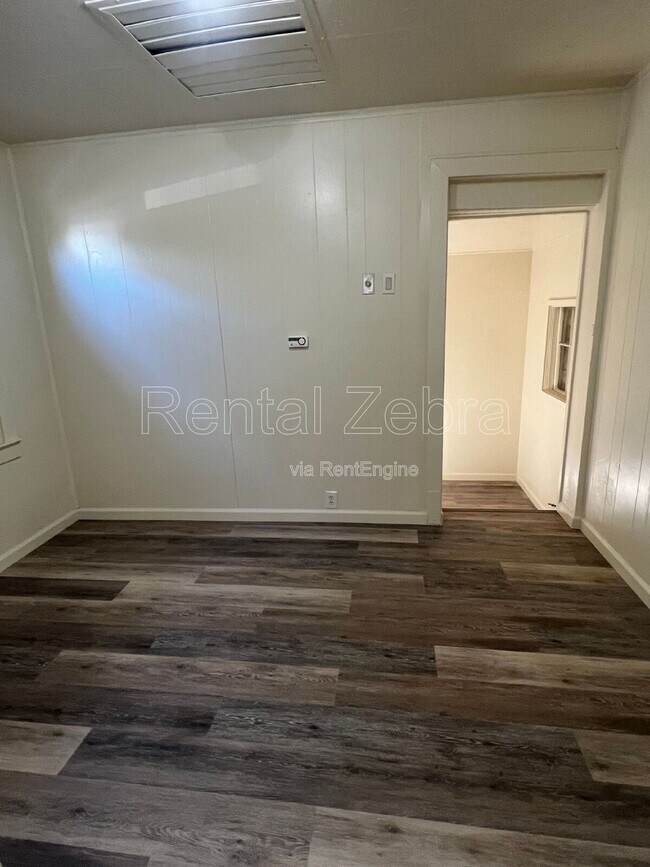 Foto del edificio - 1919 H St