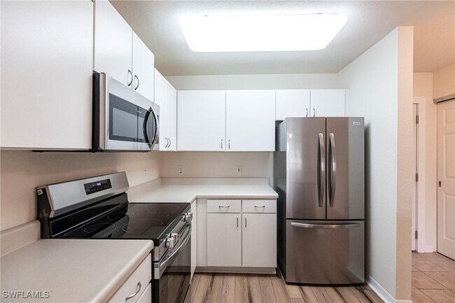 Foto del edificio - 8298 Key Royal Ln