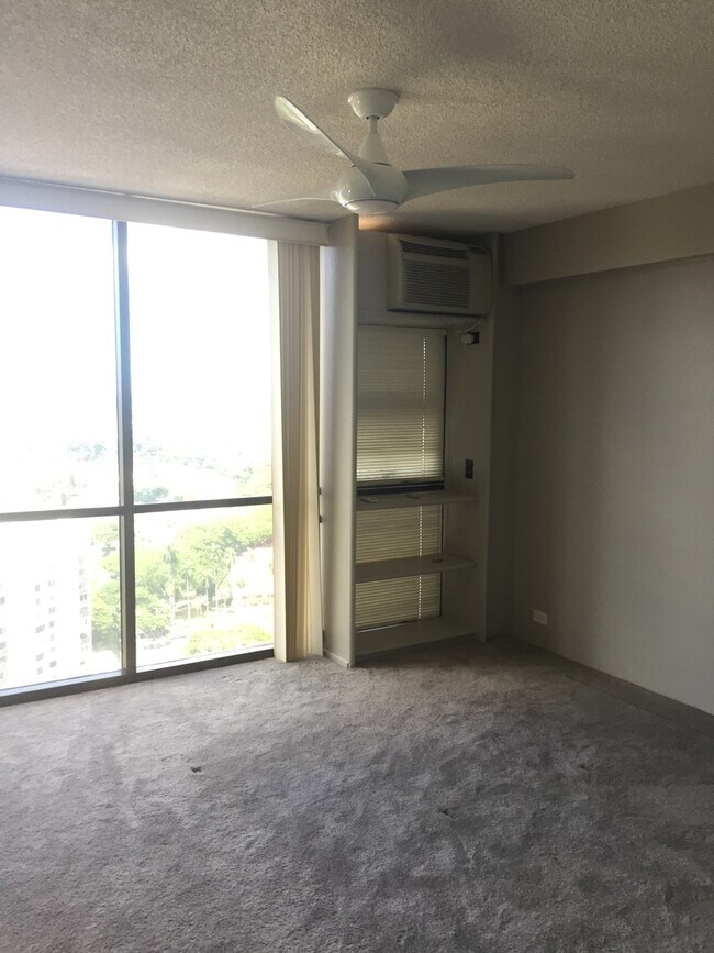 Building Photo - Beautiful 1-bedroom Nuuanu Craigside