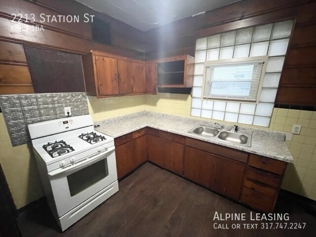 Building Photo - 4 Bedroom Quiet street near Martin Univers...