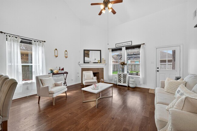 Foto del edificio - 2422 Blue Jay Ln