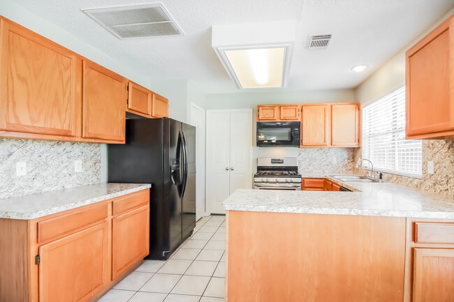 Building Photo - 19015 Oakway Dr