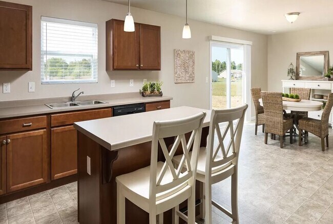 Building Photo - Large 4 bedroom 2000 sq ft home at a great value!