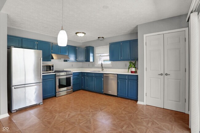 Building Photo - 8020 Christiana Way
