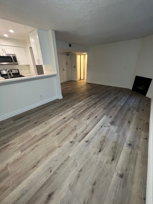 Foto principal - 10911 Rochester Ave