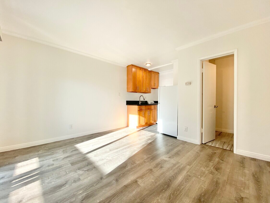 Primary Photo - 1260 S Westgate Ave Los Angeles, CA 90025