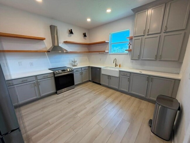 Building Photo - 1221 Priory Cir