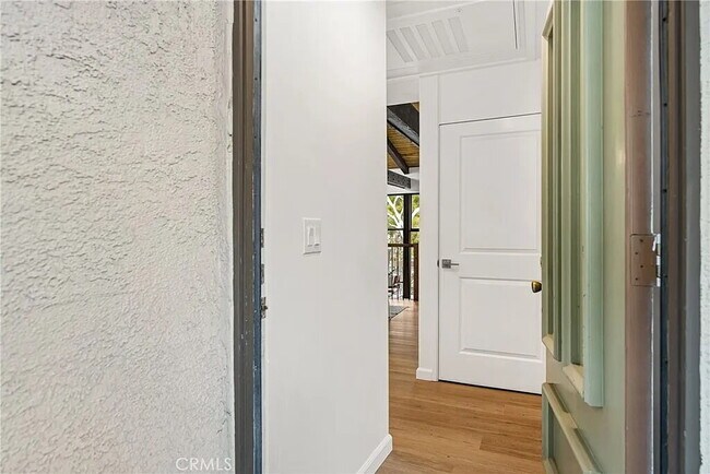 Foto del edificio - "Chic Marina Pacifica Retreat: 1-Bedroom G...