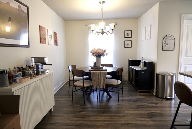 Building Photo - 6841 Nelson St