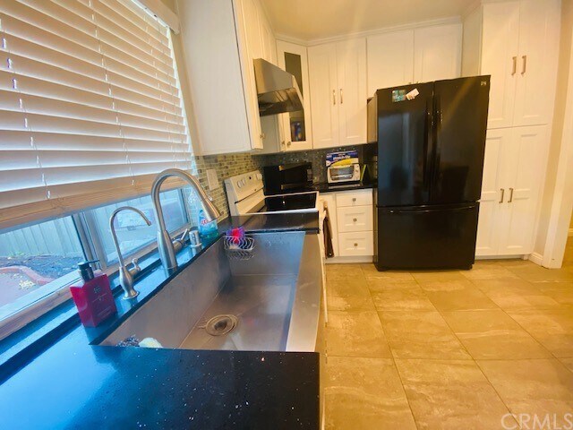 Foto del edificio - 14152 Via Posada