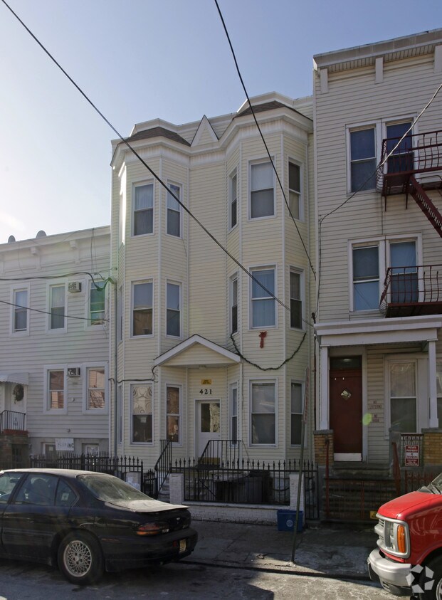 Building Photo - 421 8th St