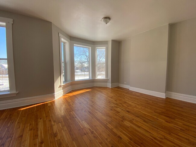 Building Photo - 7220 S Wentworth Ave